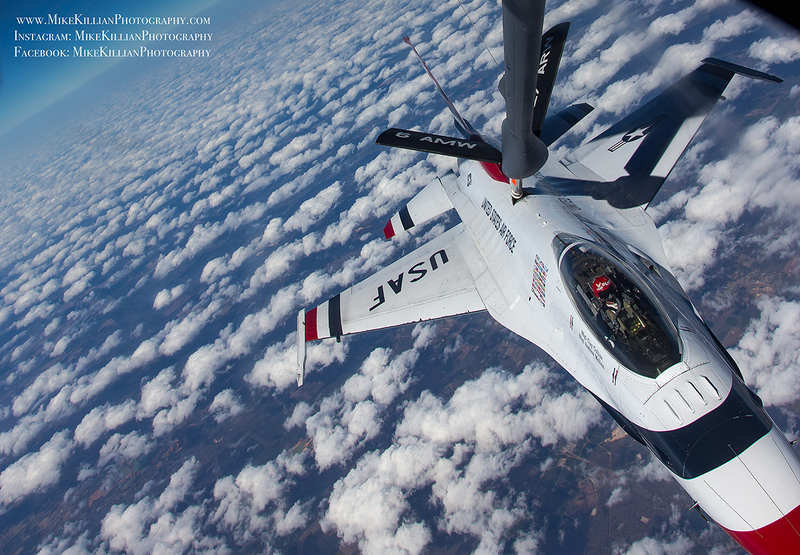 Illustration for article titled Watch The Thunderbirds Gas Up From A KC-135 On Their Way To Florida For the Daytona 500